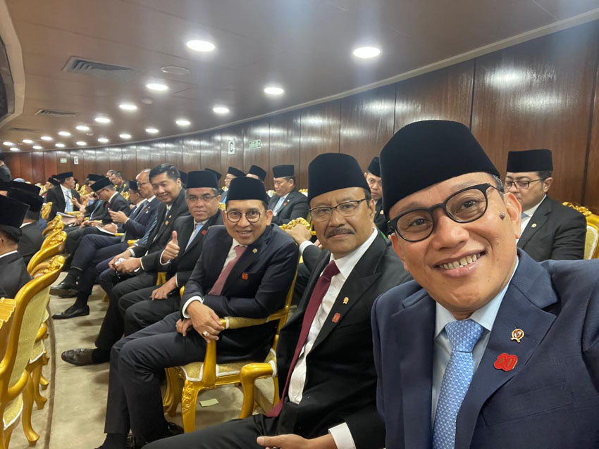 Selfi MenP2MI dan para menteri-01-upload