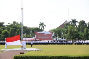 Rudy Susmanto Beri Penghargaan di Hari Guru Nasional