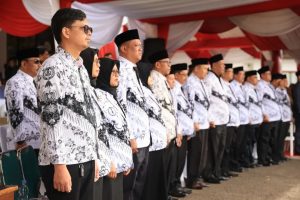 Bupati Bogor Rudy Susmanto Berikan Penghargaan kepada Insan Pendidikan di Hari Guru Nasional