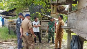 Menindaklanjuti Instruksi Bupati, Kadis PMD dan Camat Sabbang Selatan Langsung Turun Cek dan Klarifikasi Kondisi Warga